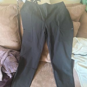 BRAND NEW NEVER WORN FABLETICS BLACK HIGHWAISTED CARGO JOGGERS